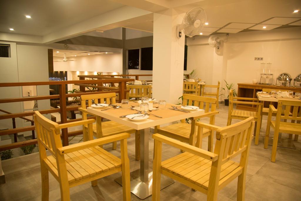 Kuredhi Beach Inn Maafushi Extérieur photo