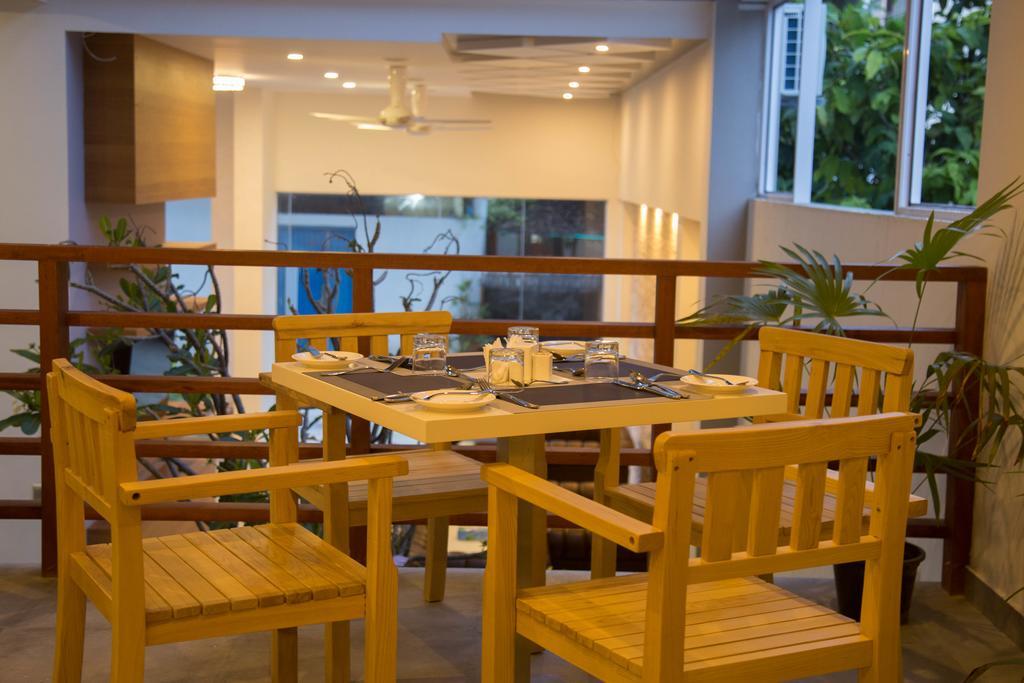 Kuredhi Beach Inn Maafushi Extérieur photo