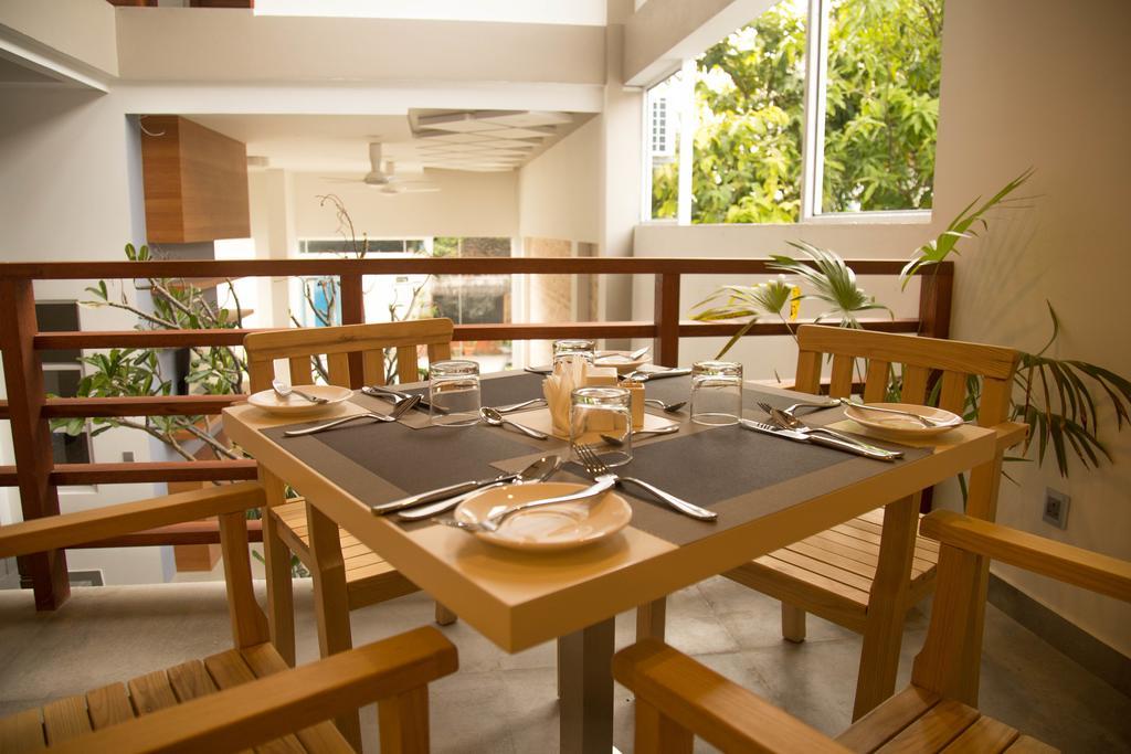 Kuredhi Beach Inn Maafushi Extérieur photo