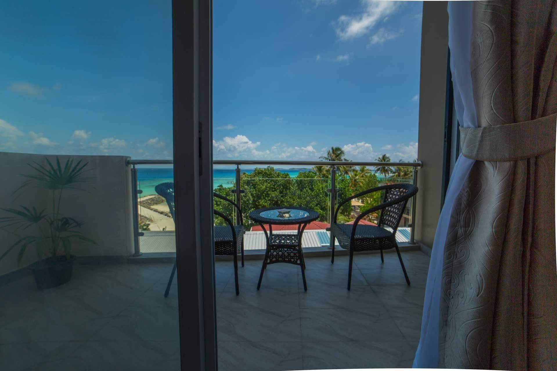 Kuredhi Beach Inn Maafushi Extérieur photo