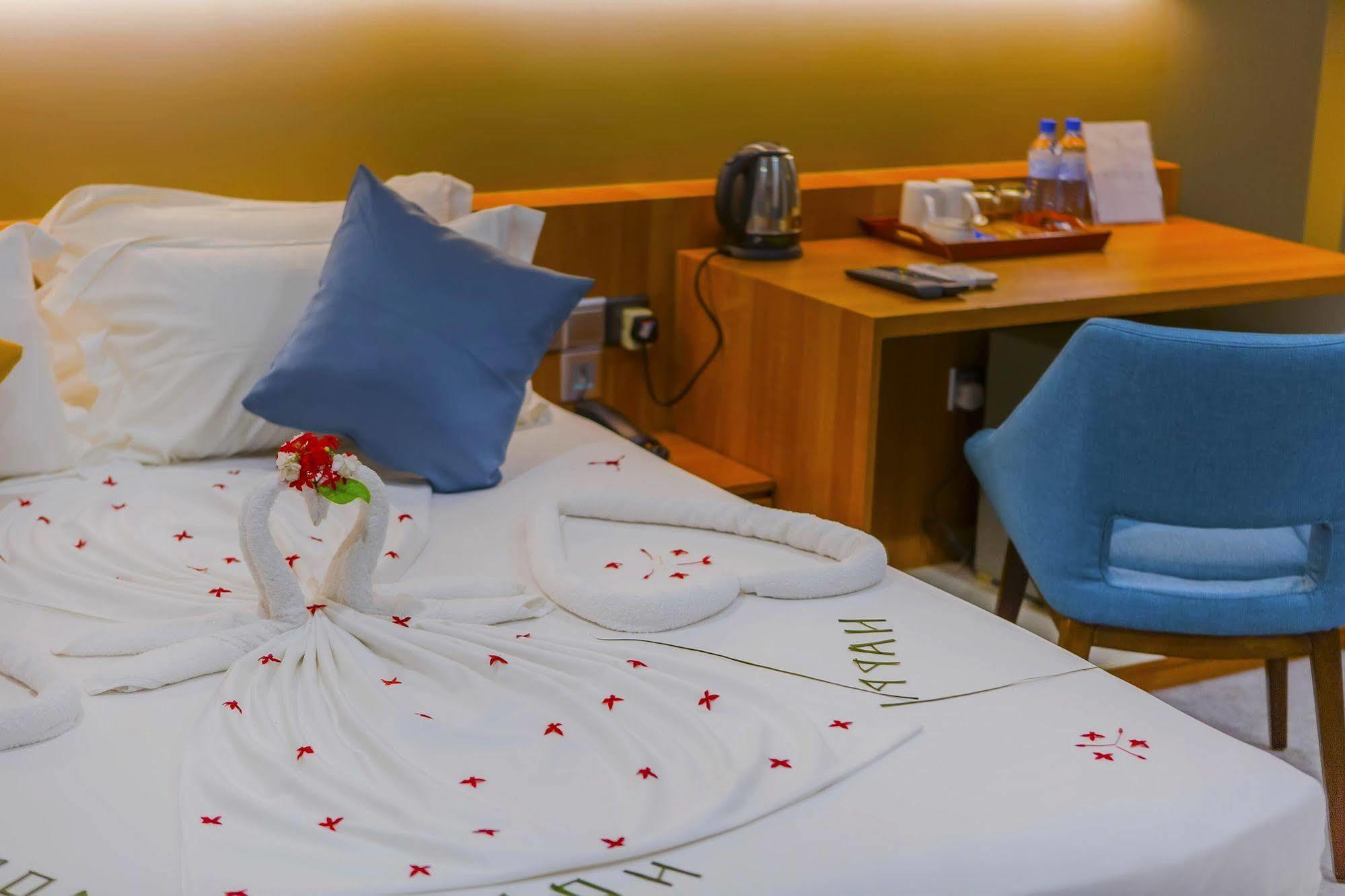Kuredhi Beach Inn Maafushi Extérieur photo