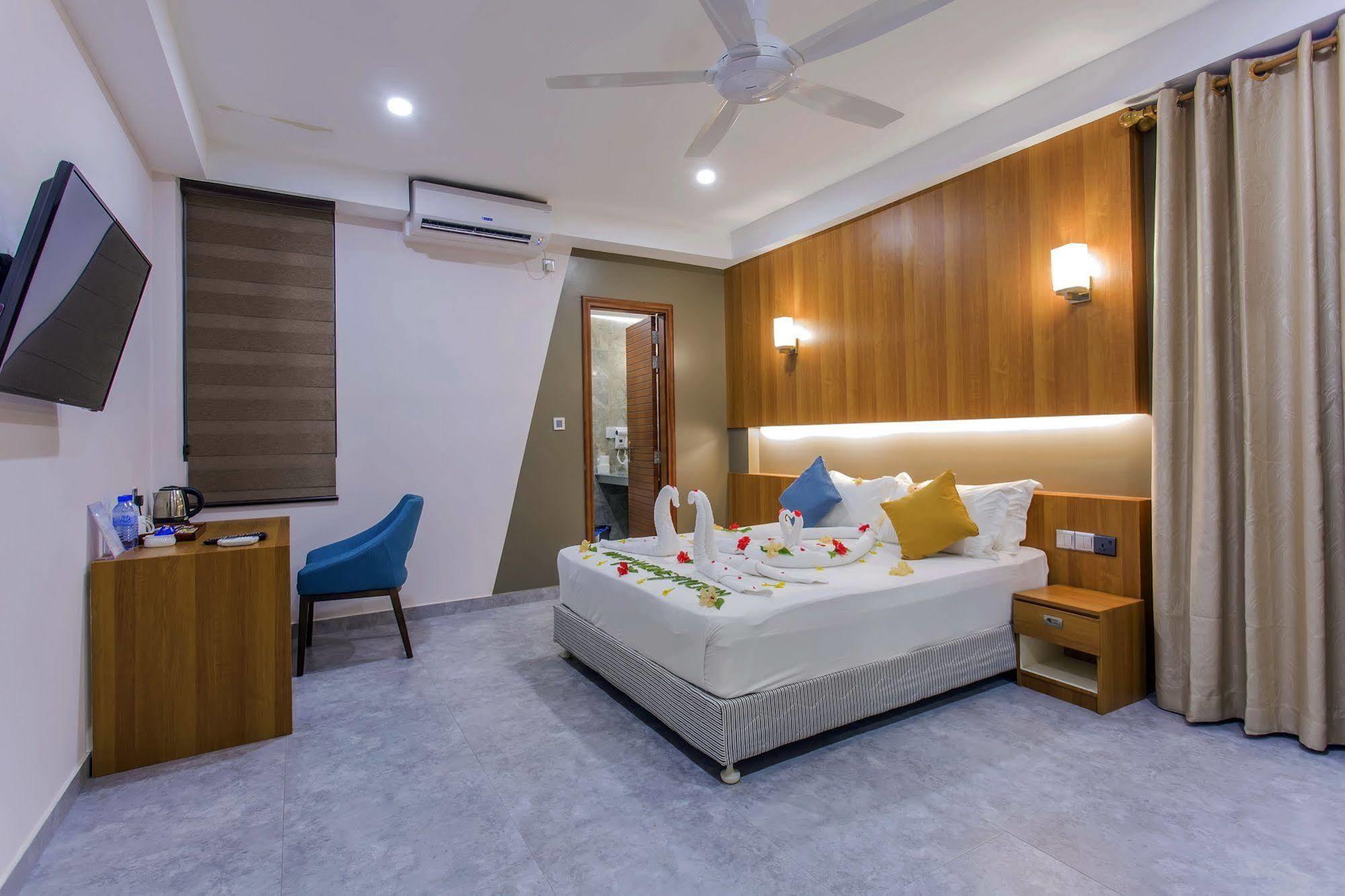 Kuredhi Beach Inn Maafushi Extérieur photo