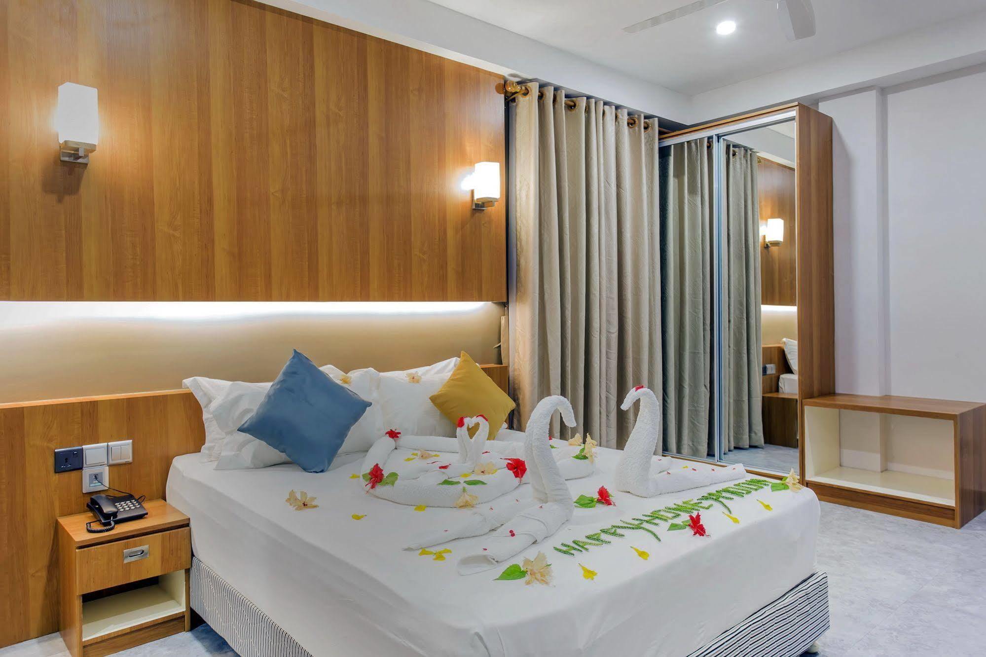 Kuredhi Beach Inn Maafushi Extérieur photo