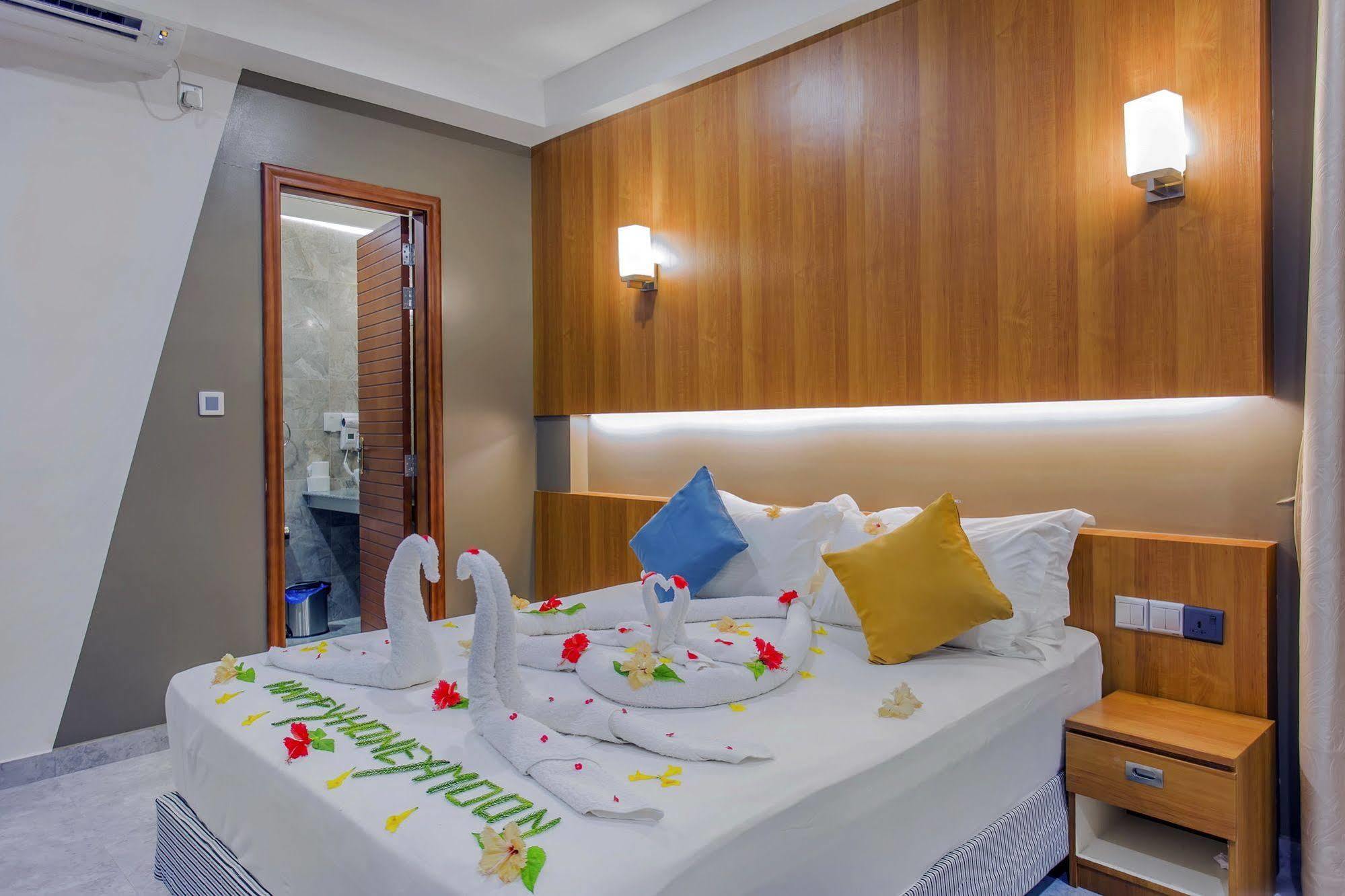 Kuredhi Beach Inn Maafushi Extérieur photo
